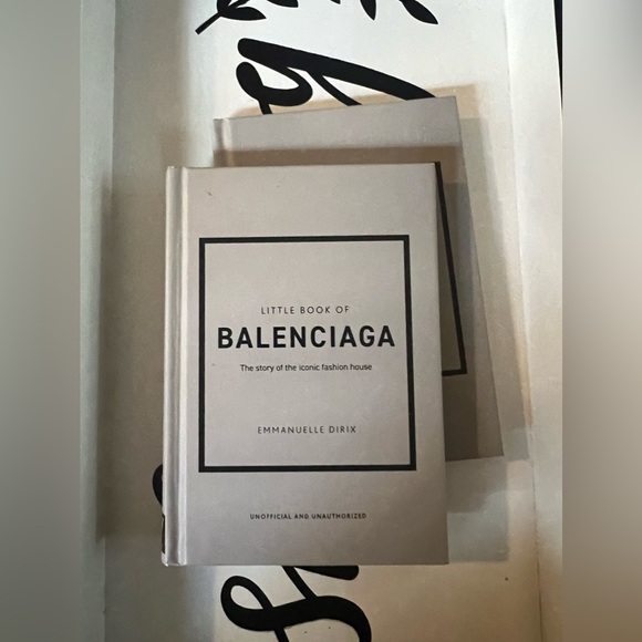 Anthropologie “Little Book Of Balenciaga” Book, NEW - Picture 3 of 4